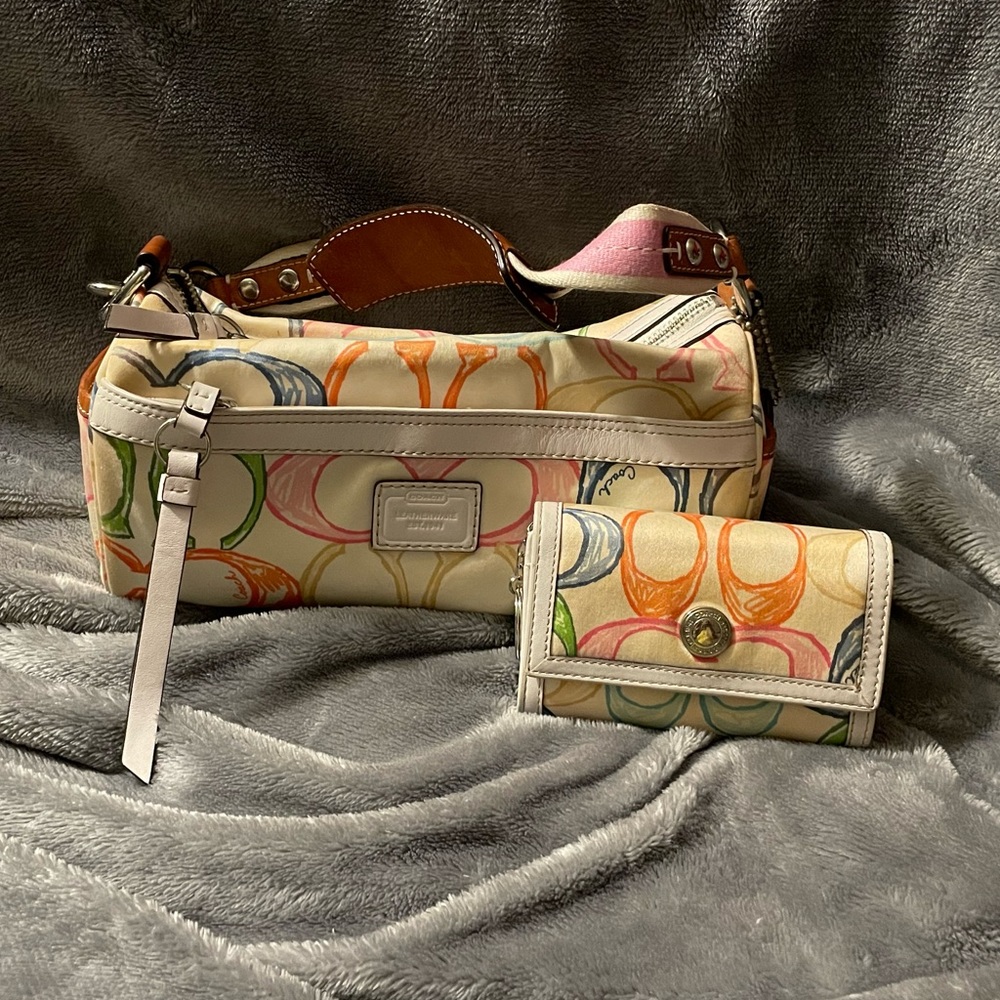 Coach barrel bag L0694-10677 and matching wallet.